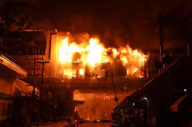 Cambogia, incendio in hotel casinò: decine di morti e feriti 