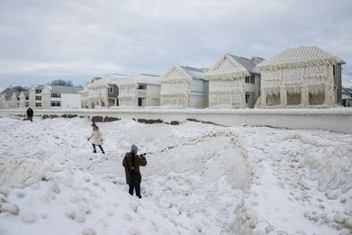 Tempesta Usa e Canada: Fort Erie trasformata in una città di ghiaccio