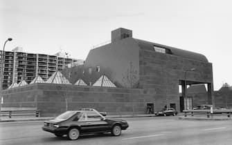 The pyramidal skylights which light the exhibition space are visible in this view of the Museum of Contemporary Art on Grand Avenue in Los Angeles, California, 27th November 1986. Designed by Japanese architect Arata Isozaki, the MOCA is the only museum in Los Angeles devoted exclusively to contemporary art. (Photo by UPI/Bettmann Archive/Getty Images)