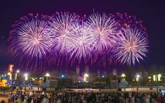 ORDOS, CHINA - DECEMBER 31, 2022 - Fireworks celebrate the New Year in Ordos, Inner Mongolia, China, December 31, 2022. (Photo credit should read CFOTO/Future Publishing via Getty Images)