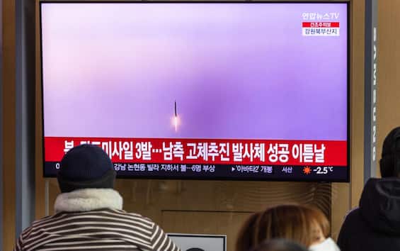 New ballistic test by North Korea, three short-range missiles launched
