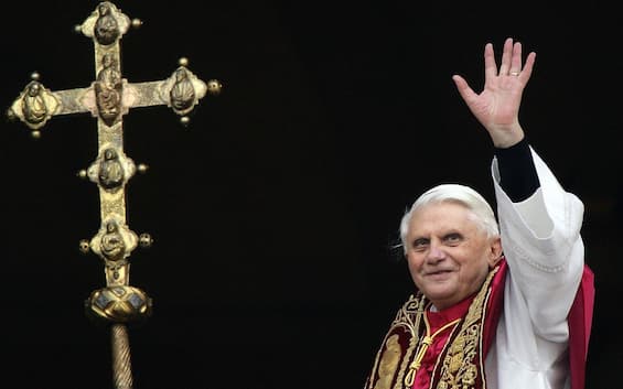Dead Pope Ratzinger, the testament of Benedict XVI: “Remain firm in the faith”