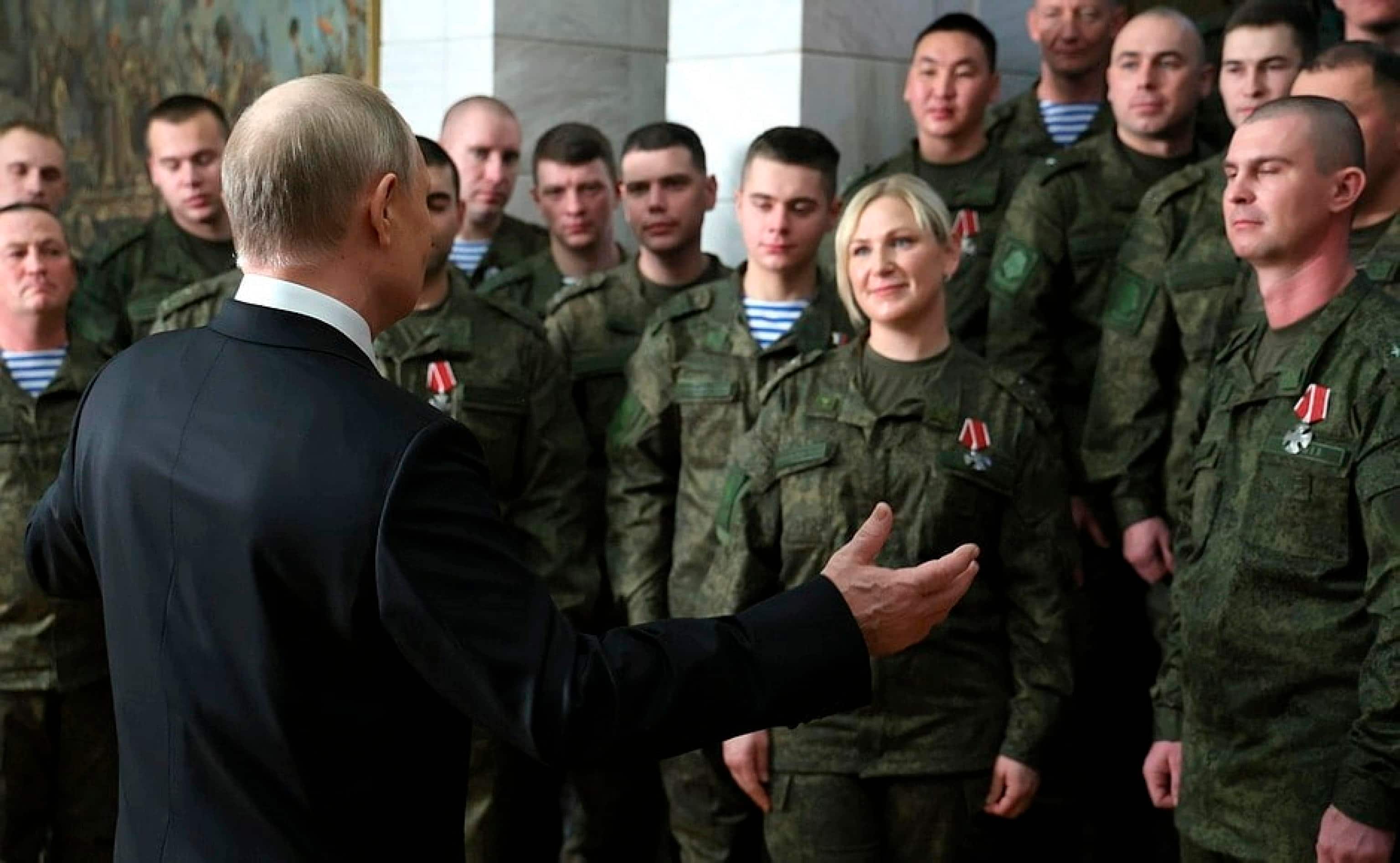 epa10384207 A handout still image provided  by the Russian Defence ministry press-service shows Russian President Vladimir Putin speaking with Russian servicemen during award ceremony as he visits the Southern Military District headquarter in Rostov on Don, in Rostov region, Russia, 31 December 2022.  EPA/RUSSIAN DEFENCE MINISTRY PRESS SERVICE/HANDOUT HANDOUT EDITORIAL USE ONLY/NO SALES HANDOUT EDITORIAL USE ONLY/NO SALES