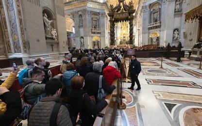 Funerali Ratzinger, fedeli truffati: "Prenotati online posti a sedere"