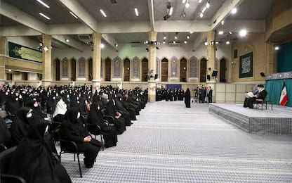 Iran, la guida suprema Khamenei: "Donne in Occidente stanno soffrendo"