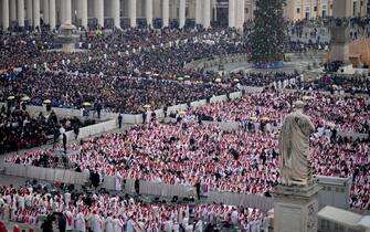VATICAN CITY, VATICAN - JANUARY 05: Mourners and clerics attend the funeral mass for Pope Emeritus Benedict XVI at St. Peter's square on January 5, 2023 in Vatican City, Vatican. Former Pope Benedict XVI, who served as head of the Catholic Church from 19 April 2005 until his resignation on 28 February 2013, died on 31 December 2022 aged 95 at the Mater Ecclesiae Monastery in Vatican City. Over 135,000 people paid their tributes on the first two days of the late pontiff's lying in state at St. Peter's Basilica. (Photo by Christopher Furlong/Getty Images)