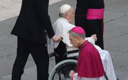 Gänswein: “Carte Ratzinger da distruggere”. Papa: “Dio è nel silenzio"