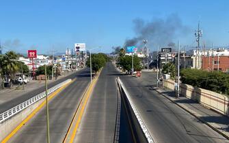 epa10391496 An empty avenue after clashes between federal forces and armed groups following the capture of Ovidio Guzman, an alleged drug trafficker and the son of 'Chapo' Guzman, in the city of Culiacan, state of Sinaloa, Mexico, 05 January 2023.  In the midst of strong security Guzman was transferred to the same prison where his father had previously escaped. As part of a security strategy and in order to not make the information public, the Mexican authorities first sent a convoy of eight vehicles that left around 5:30 p.m. (23:30 GMT) from the Specialized Prosecutor for Organized Crime (Femdo) building in Mexico City and after 6:00 p.m. (00:15 GMT) a helicopter departed from the same place.  EPA/Juan Carlos Cruz