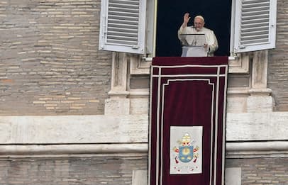 Il Papa all'Angelus ricorda le bombe su Roma: "Basta flagello guerra"