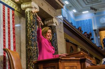 Seduta negli ultimi banchi ma accolta da una standing ovation bipartisan: per la prima volta in quasi 20 anni, Nancy Pelosi era alla Camera da deputata semplice per assistere all’elezione del suo successore