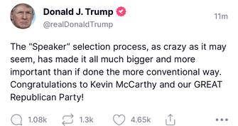 “Grazie Kevin è stato un grandissimo onore!”. È il primo messaggio di Donald Trump dopo l’elezione di McCarthy a speaker della Camera Usa in risposta a un video nel quale il repubblicano ringrazia pubblicamente l’ex presidente per il suo ruolo