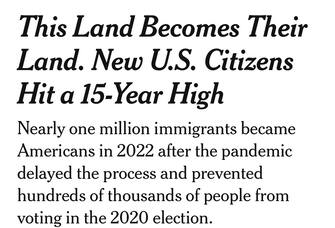 Quasi un milione di immigrati sono diventati cittadini americani nell’anno fiscale 2022, il numero più alto in quasi 15 anni e il terzo più alto di sempre