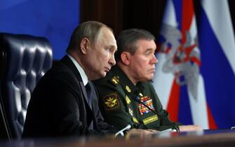 epa10375644 Russian President Vladimir Putin (L) and Chief of the Russian General Staff Valery Gerasimov attend an expanded meeting of the Russian Defence Ministry Board at the National Defence Control Centre in Moscow, Russia, 21 December 2022.  EPA/MIKHAEL KLIMENTYEV/KREMLIN / POOL MANDATORY CREDIT