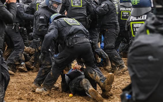 Germany, clashes between eco-activists and police at the Luetzerath mine