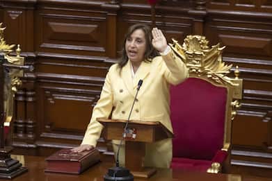 Perù, parlamentari sinistra chiedono impeachment presidente Boluarte