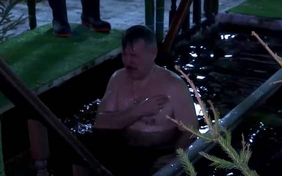 Orthodox Epiphany, traditional bathing in ice water in Moscow.  VIDEO