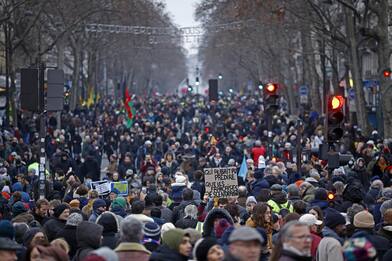 Pensioni, domani la Francia si ferma per protestare contro la riforma