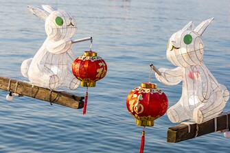 43798324 Ships with rabbit lantern decoration appear in the West Lake Scenic Area of Hangzhou City, east China's Zhejiang Province, 11 January, 2023. (Photo by ChinaImages/Sipa USA)