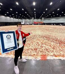 Guinness World Record: la pizza più grande è di Pizza Hut