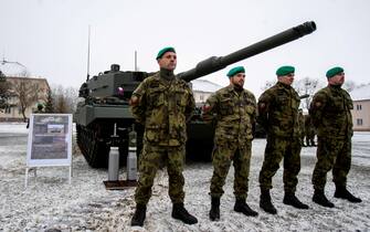 epa10375552 A group of Czech soldiers standing in front of a Leopard 2A4 tank during a ceremony for the hand over of the symbolic key of the tank to the Czech army, in Praslavice, Czech Republic, 21 December 2022. The Czech Republic is to receive a total of 14 Leopard 2A4 tanks and a Bueffel armored recovery vehicle as a gift from Germany under the German government's 'Ringtausch' programme in return for deliveries of older tanks from Czech army depots to Ukraine. In addition to the tanks, the delivery will include an initial package of spare parts, ammunition and a three-year service support from the supplier, which includes training of Czech soldiers. The value of the donation exceeds 3.85 billion Czech crown (159 million euro). The rest of the military equipment is expected to be delivered to the Czech Republic next year.  EPA/VLADIMIR PRYCEK