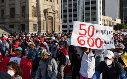 Perù, quinto giorno di sciopero. Nuova marcia a Lima