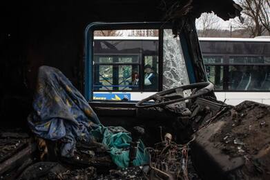 Ucraina, Mosca avanza in Donbass. Raid su Kherson: uccise 2 donne 