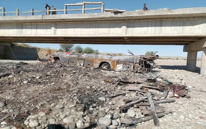 Pakistan, due incidenti nei trasporti: oltre 50 morti
