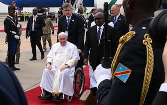 Pope Francis, seated on a wheelchair, waves as he arrives at the N'djili International Airport in Kinshasa, Democratic Republic of Congo (DRC), on January 31, 2023.  Pope Francis heads to Democratic Republic of Congo and South Sudan, delivering a message of peace and reconciliation to two sub-Saharan African nations plagued by conflict. The pontiff flies to the Congolese capital Kinshasa on January 31 before heading on Friday to Juba, the capital of South Sudan where he will be joined by the leaders of the Anglican Church and the Church of Scotland. 
ANSA/CIRO FUSCO