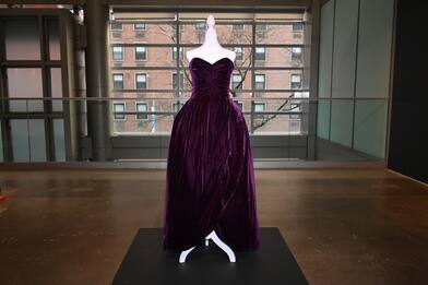L'abito in velluto di Lady Diana venduto all'asta per 560mila euro