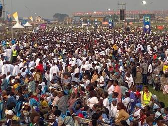 Attendees gather ahead of the arrival of Pope Francis for the mass at the N'Dolo Airport in Kinshasa, Democratic Republic of Congo (DRC), 01 February 2023.
ANSA/Elena Caputo
