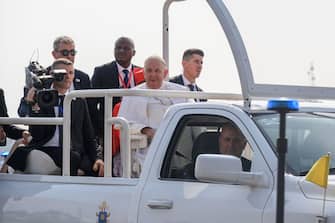 Pope Francis (C) arrives on the popemobile for the mass at the N'Dolo Airport in Kinshasa, Democratic Republic of Congo (DRC), on February 1, 2023. (Photo by Arsene Mpiana / AFP) (Photo by ARSENE MPIANA/AFP via Getty Images)