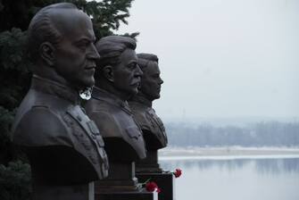 1246723866 VOLGOGRAD, RUSSIA - FEBRUARY 01: A view of the busts of WWII military leaders Zhukov, Stalin and Vasilevsky at the Stalingrad Museum-Panorama Complex on the 80th anniversary of Stalingrad Battle marked with various events in Volgograd, Russia on February 01, 2023. The Battle of Stalingrad, a symbol of World War II, was concluded with the victory of Russia against Germany in 1943. (Photo by Vladimir Aleksandrov/Anadolu Agency via Getty Images)