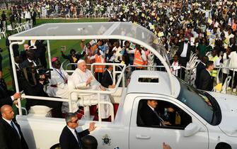 1246809484 Pope Francis (C) waves as he arrives by popemobile for the holy mass at the John Garang Mausoleum in Juba, South Sudan, on February 5, 2023. - Pope Francis wraps up his pilgrimage to South Sudan with an open-air mass on February 5, 2023 after urging its leaders to focus on bringing peace to the fragile country torn apart by violence and poverty.
The three-day trip is the first papal visit to the largely Christian country since it achieved independence from Sudan in 2011 and plunged into a civil war that killed nearly 400,000 people. (Photo by Simon MAINA / AFP) (Photo by SIMON MAINA/AFP via Getty Images)