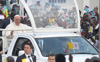 Il Papa saluta il Sud Sudan: “Deponiamo armi dell’odio”. FOTO