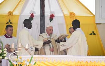 1246809970 Pope Francis (C) presides over the holy mass at the John Garang Mausoleum in Juba, South Sudan, on February 5, 2023. - Pope Francis wraps up his pilgrimage to South Sudan with an open-air mass on February 5, 2023 after urging its leaders to focus on bringing peace to the fragile country torn apart by violence and poverty.
The three-day trip is the first papal visit to the largely Christian country since it achieved independence from Sudan in 2011 and plunged into a civil war that killed nearly 400,000 people. (Photo by Tiziana FABI / AFP) (Photo by TIZIANA FABI/AFP via Getty Images)