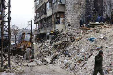 Terremoto Turchia-Siria, rasa al suolo la zona dei campi profughi 