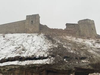 1246837159 GAZIANTEP, TURKIYE - FEBRUARY 06: A view of damaged historical Gaziantep Castle after a 7.4 magnitude earthquake hit southern provinces of Turkiye, in Gaziantep, Turkiye on February 6, 2023. The 7.4 magnitude earthquake jolted Turkiye's southern province of Kahramanmaras early Monday, according to Turkiye's Disaster and Emergency Management Authority (AFAD). It was followed by a magnitude 6.4 quake that struck southeastern Gaziantep province. A third earthquake with a 6.5 magnitude also hit Gaziantep. Earthquakes had affected several provinces including, Osmaniye, Malatya, Adà ±yaman, Adana, Diyarbakà ±r, Kilis and Sanliurfa. (Photo by Mehmet Akif Parlak/Anadolu Agency via Getty Images)