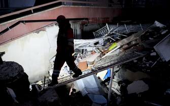 1246849044 HATAY, TURKIYE - FEBRUARY 06: People mourn as rescue efforts continue at collapsed building after 7.7 magnitude earthquake hits Hatay, Turkiye on February 06, 2023. Disaster and Emergency Management Authority (AFAD) of Turkiye said the 7.7 magnitude quake struck at 4.17 a.m. (0117GMT) and was centered in the Pazarcik district in Turkiyeâs southern province of Kahramanmaras. Gaziantep, Sanliurfa, Diyarbakir, Adana, Adiyaman, Malatya, Osmaniye, Hatay, and Kilis provinces are heavily affected by the quake. (Photo by Ercin Erturk/Anadolu Agency via Getty Images)