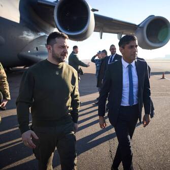 This image shows Ukrainian President Volodymyr Zelensky meeting UK Prime Minister Rishi Sunak at London Stansted Airport on Wednesday, 8 February 2023.
Zelensky has travelled to the UK on his second foreign trip out of his country since Russia’s invasion in February 2022. He will also meet King Charles III during his visit and see Ukrainian troops being trained in Britain.
In a statement he said: “The United Kingdom was one of the first to come to Ukraine's aid. And today I'm in London to personally thank the British people for their support and Prime Minister Rishi Sunak for his leadership.”

-PICTURED: Ukrainian President Volodymyr Zelensky, Prime Minister Rishi Sunak
-LOCATION: London UK
-DATE: 8 Feb 2023
-CREDIT: Office of the President of Ukraine/Cover Images/INSTARimages.com