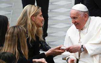 Pope Francis receives a football jersey from Cathryn White Cooper and the daughters, widow of Gianluca Vialli, football player who recently died, during his weekly general audience in Paolo VI hall, Vatican, 8 February 2023.ANSA/MAURIZIO BRAMBATTI