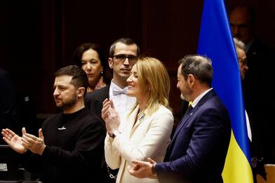 Discorso Zelensky al Parlamento Europeo: "Ue casa dell'Ucraina"