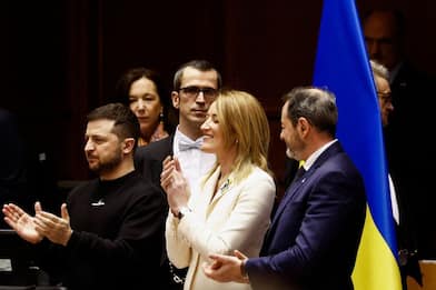 Discorso Zelensky al Parlamento Europeo: "Ue casa dell'Ucraina"