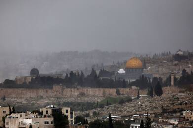 Attentato Gerusalemme, auto su pedoni: due morti e diversi feriti