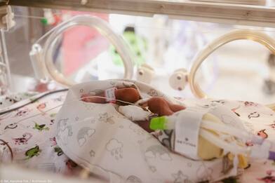 Polonia, madre di 7 figli partorisce 5 gemelli: un caso su 52 milioni