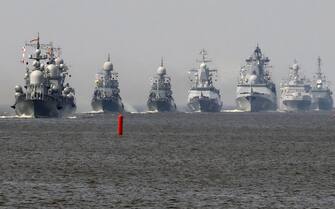 epa06899998 Russian Navy ships in the Gulf of Finland, 20 July 2018 during a preparation before the Russia Navy Day parade in Kronstadt.  Traditionally the Russia Navy Day is celebrated on the last Sunday in July.  EPA/ANATOLY MALTSEV
