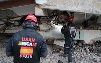 TURKEY EARTHQUAKE epa10459341 Members of the Spanish search and rescue team inspect the area of a building collapse in the aftermath of a powerful earthquake in Hatay, Turkey 10 February 2023. Over 22,000 people were killed and thousands more were injured after two major earthquakes struck southern Turkey and northern Syria on 06 February. Authorities fear the death toll will keep climbing as rescuers look for survivors across the region. EPA/ERDEM SAHIN