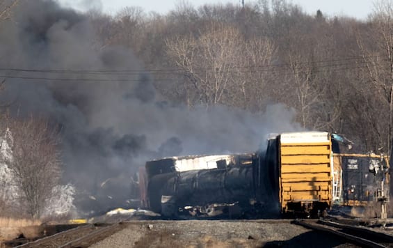 Ohio, alarm for “toxic” train derailed.  Erin Brockovich challenges Joe Biden