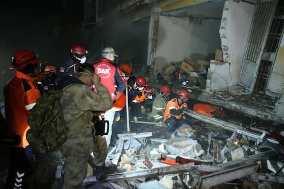 Terremoto Turchia Nuova Scossa Di Magnitudo 6 3 Al Confine Con La