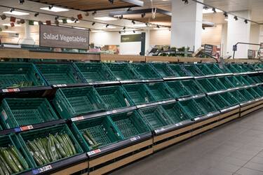 LONDON, UNITED KINGDOM - 2022/03/26: General view of an empty aisle of salad vegetable as food shortages hit the UK. Lorry strikes in Spain continues affect the food supplies especially vegetables supplies in the rest of the Europe. Items such as tomatoes and lettuces are in shortage in the UK supermarkets. (Photo by Hesther Ng/SOPA Images/LightRocket via Getty Images)