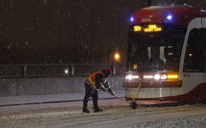 Usa, tempesta di neve colpisce 28 Stati del nord: voli cancellati